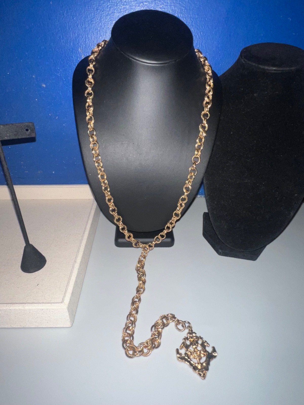 Vtg Gold-tone Double-link Textured Rolo Lariat Chain Necklace w/ Amulet Pendant