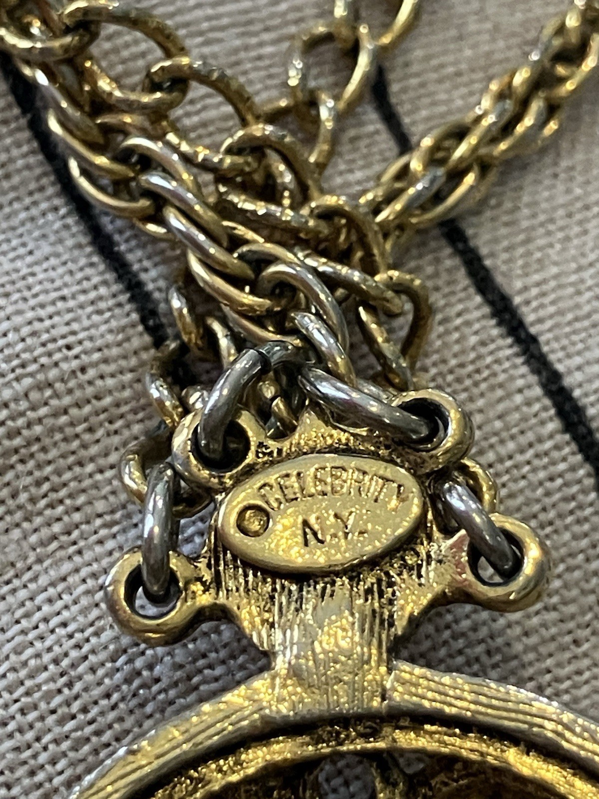 Celebrity NY double chain Pendant Necklace gold tone red bead center 22 Inches