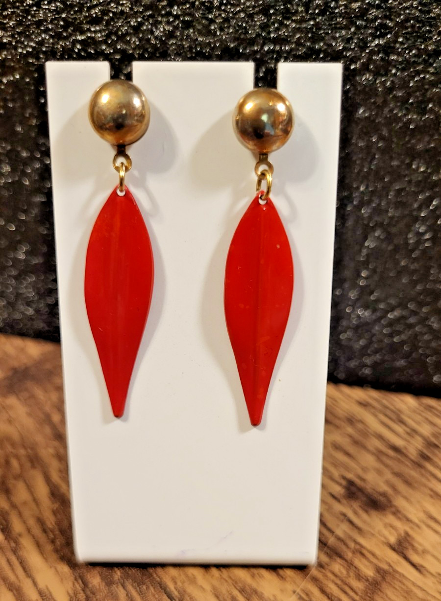 Vtg Red Enamel Marquise Leaf Dangle Earrings Gold Tone Post Stud Drop Statement