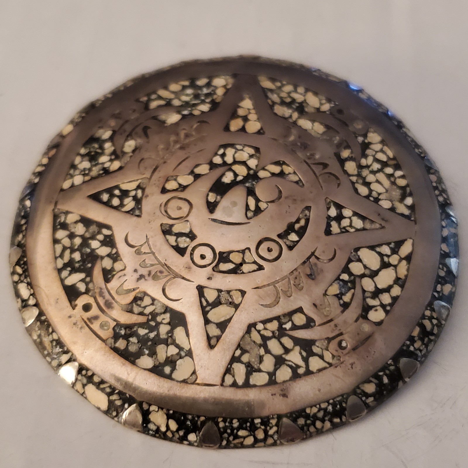 Sterling Silver Pin/Pendant Large 2 1/4″ Mexico Aztec Style with Chip Inlay 22 g