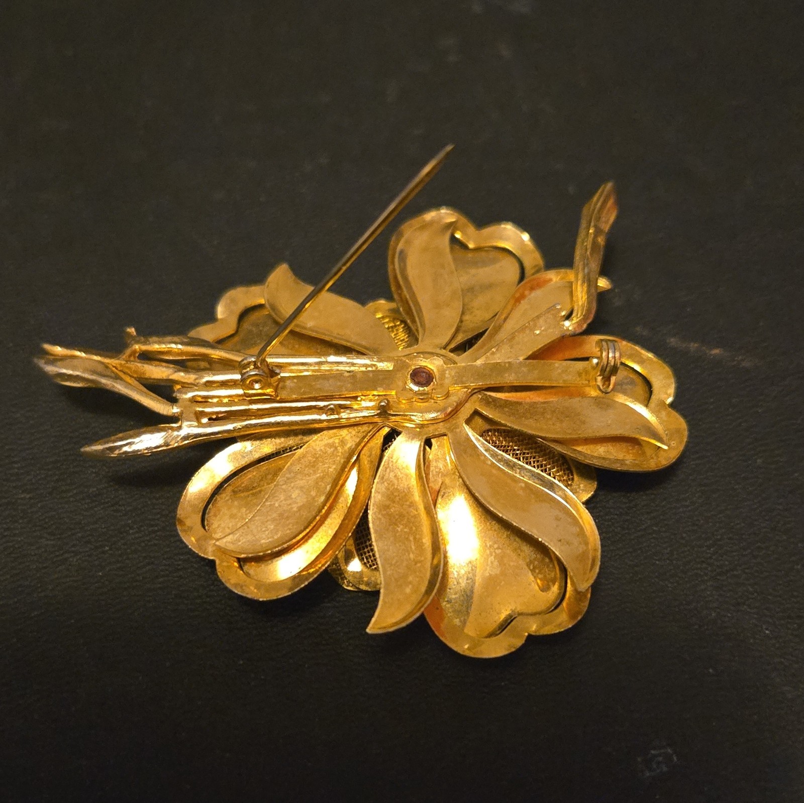 Vtg Gold Tone Flower Brooch Pin w/ Heart Petals, Pink Rhinestone Center