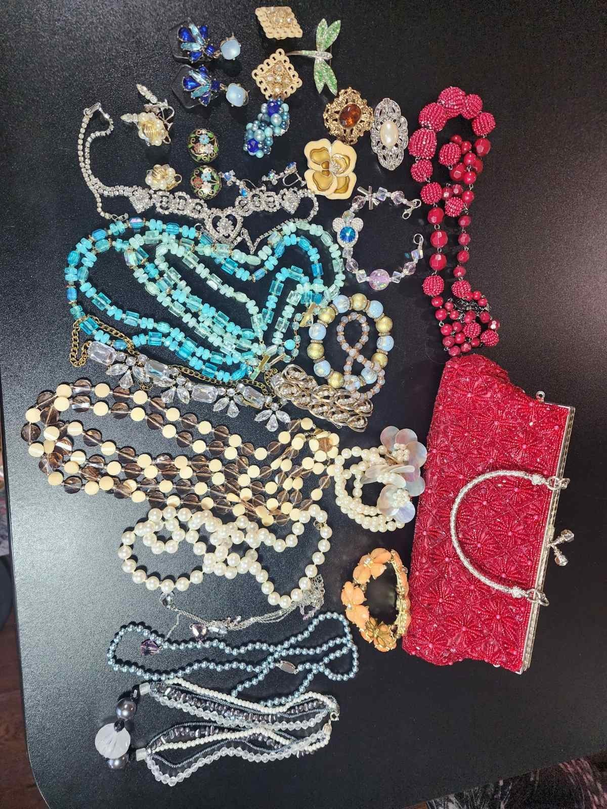 Vintage jewelry set of 26 in vintage purse