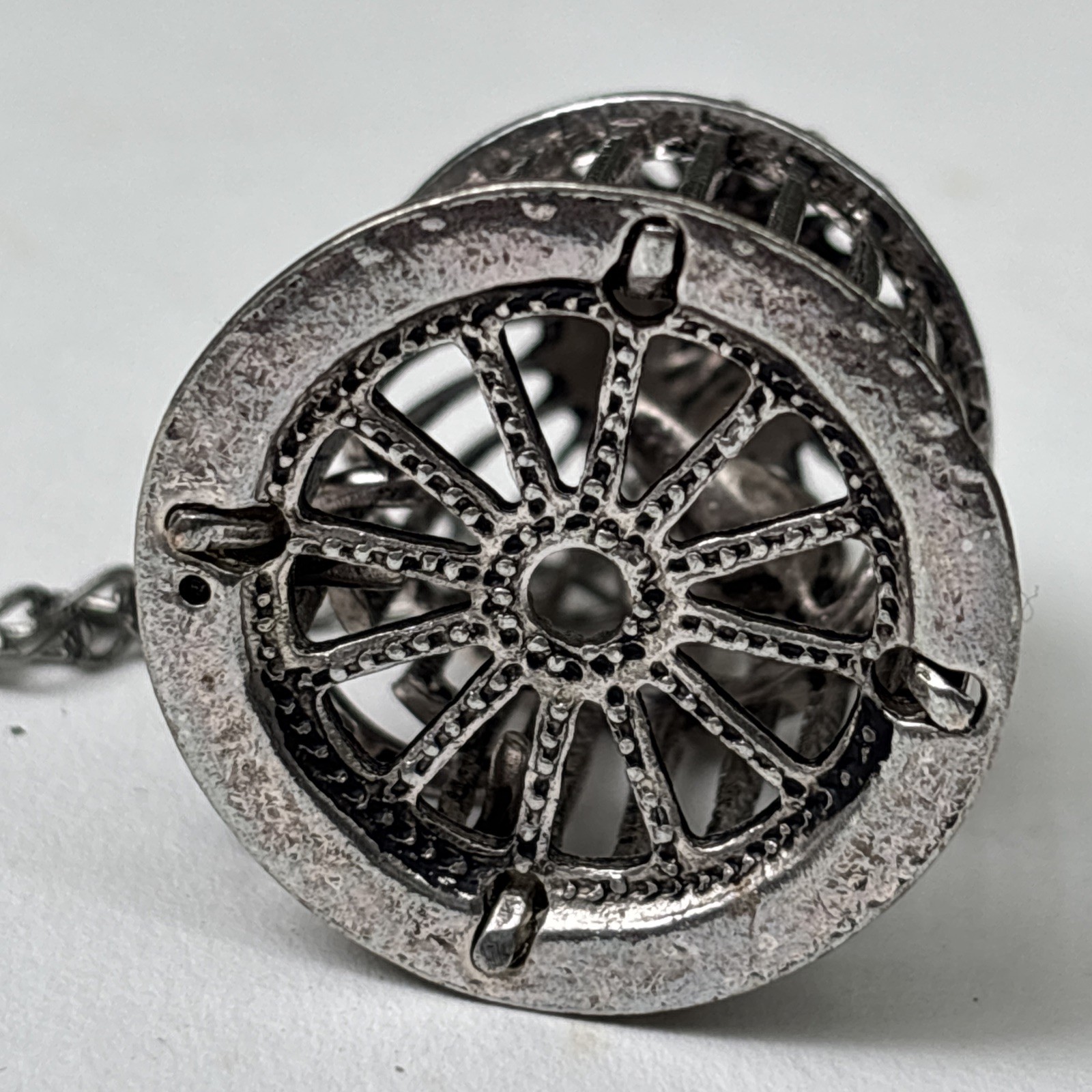 ESTATE VINTAGE SILVER TONE BIRD CAGE PENDANT ON CHAIN NECKLACE 30″ ARTICULATED