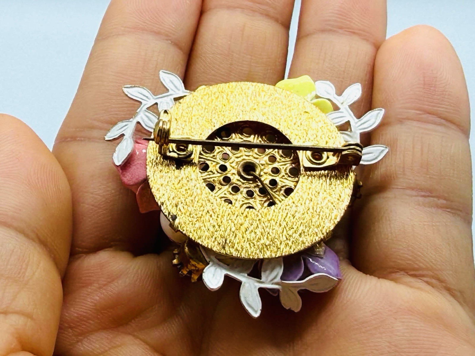 Vtg Unmarked Weiss? Full Floral Bouquet Enamel AB Rhinestone Brooch Pin