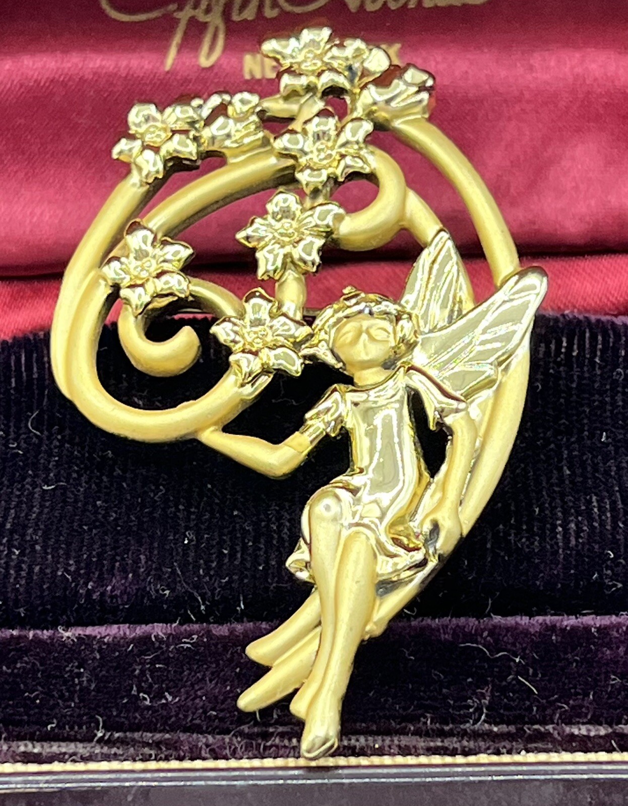 Vintage DANECRAFT Brushed & Shiny Goldtone PIXIE FAIRY Brooch WHIMSICAL