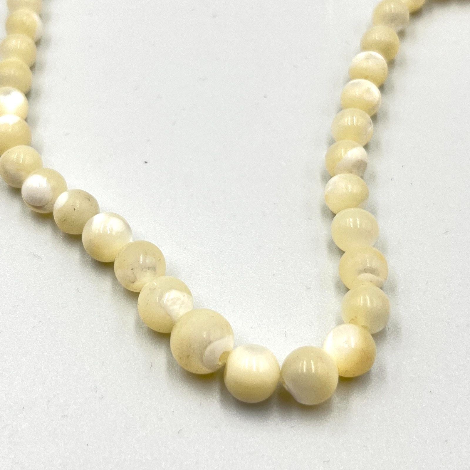 Vintage Mother of Pearl Graduated Bead Strand Necklace Creamy Iridescent 24″