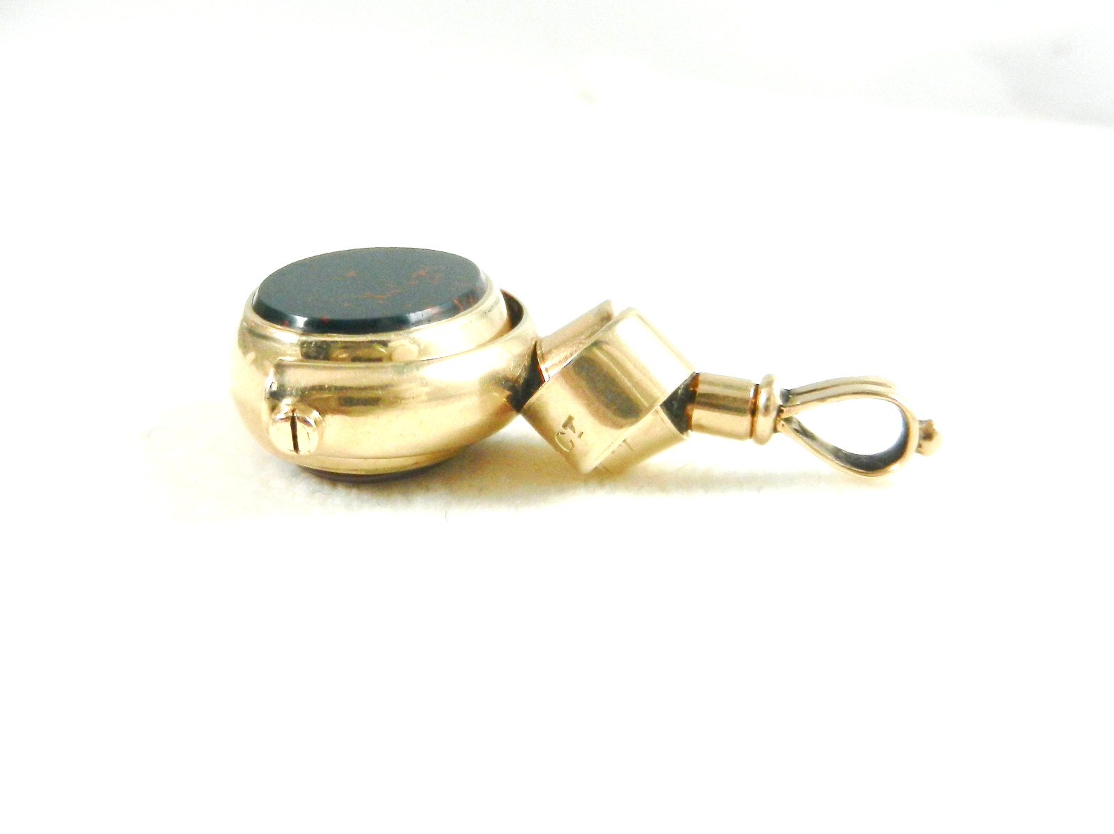 Vintage British 10K Yellw Gold Bloodstone Sardonyx Spinner Pendant Fob Love Knot