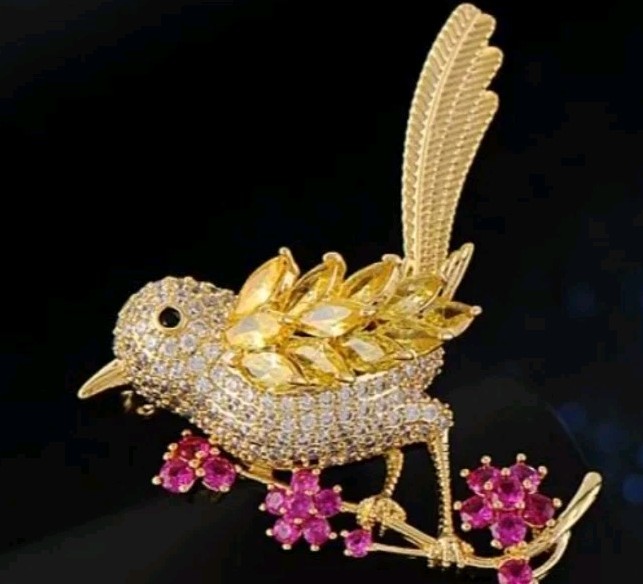 Gorgeous Rhinestone Bird Brooch Gold Plated