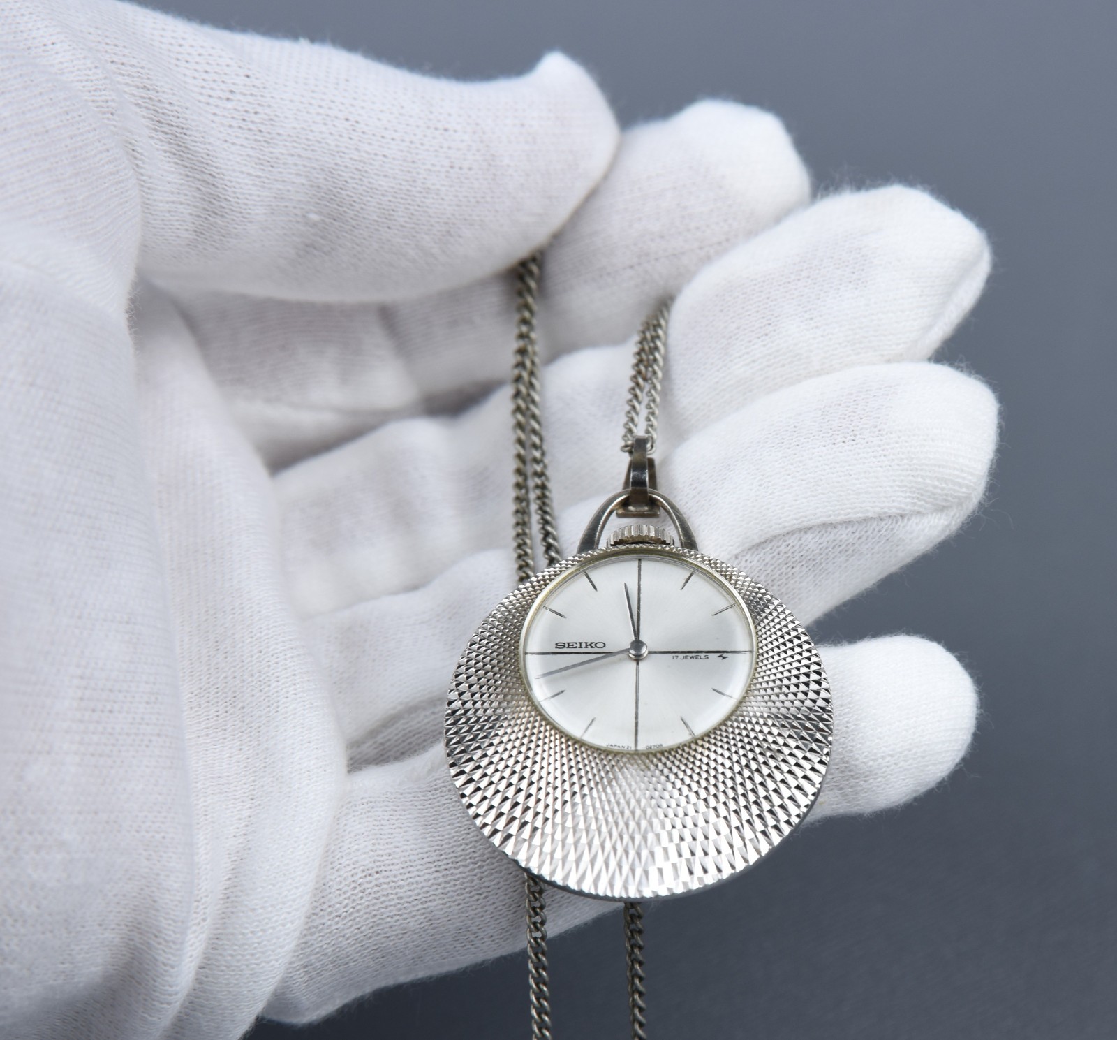 Vintage Seiko 17 Jewels Pendant Watch Manual-Wind Silver Tone Japan 1973 ’70s