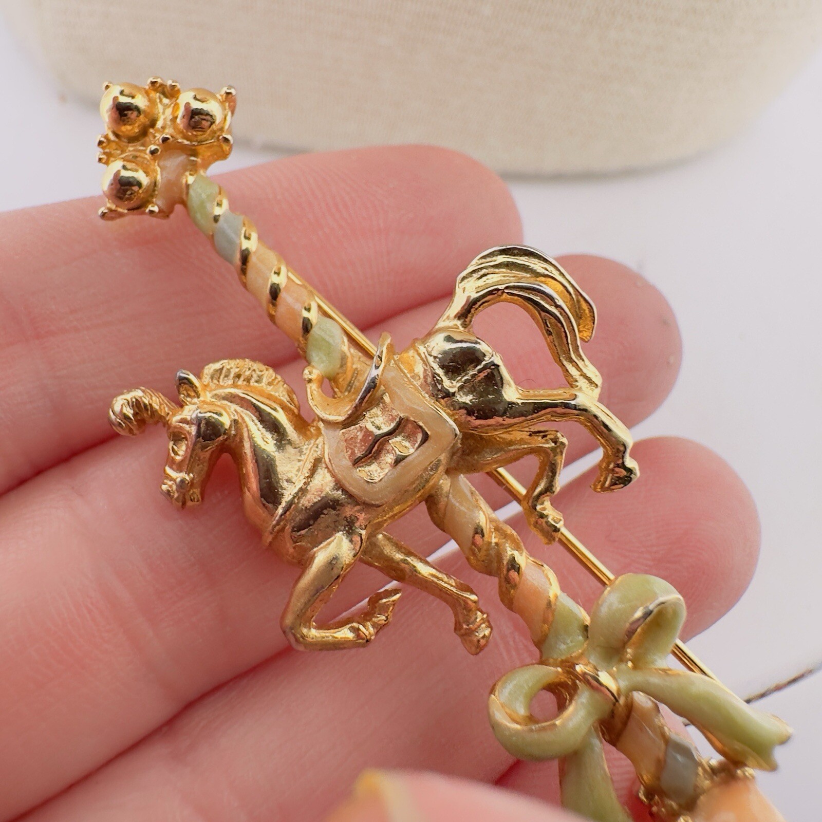 VINTAGE CORO ADOLPH KATZ? MERRY GO ROUND CAROUSEL HORSE BROOCH PIN CLIP UNSIGNED