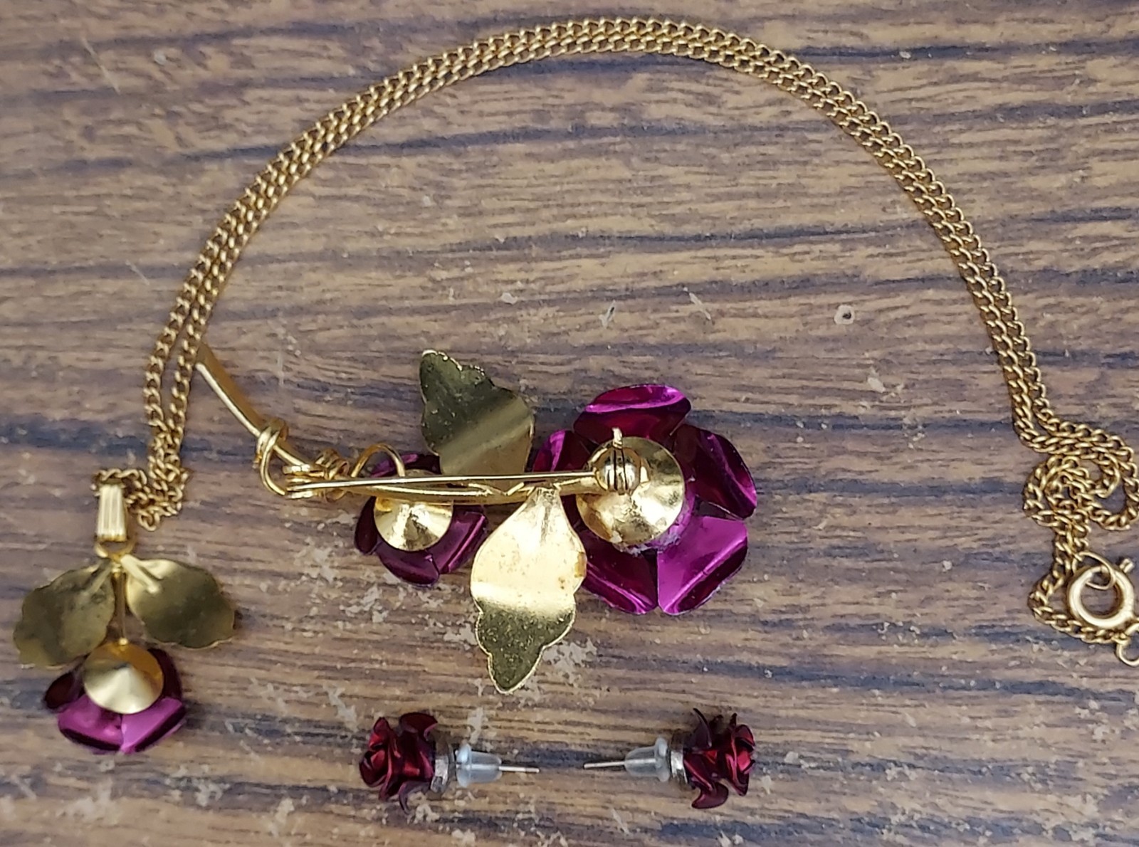 Vintage Red Rose Necklace, Brooch, Earrings Goldtone 17in. Chain