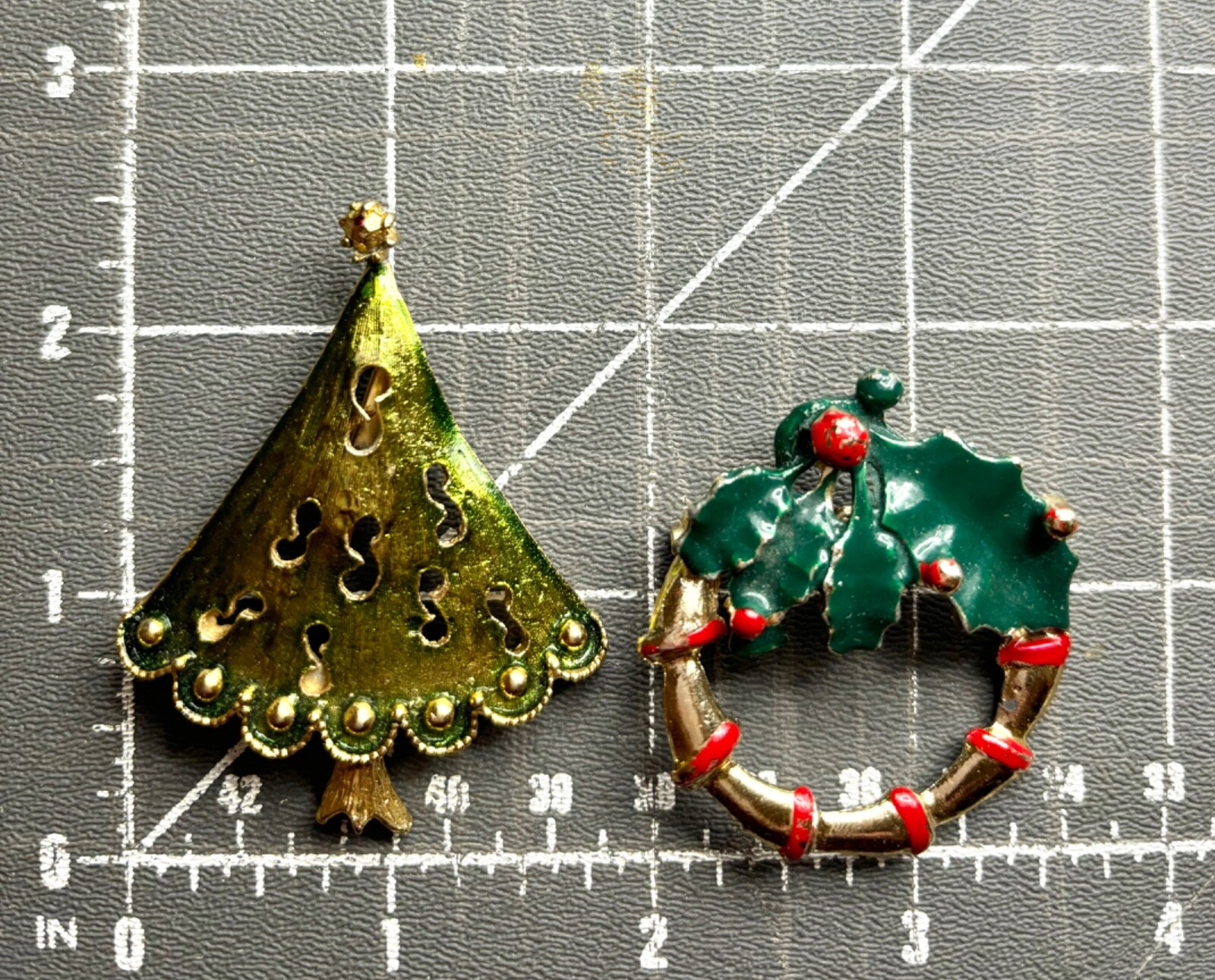 LOT OF 2 VINTAGE HOLIDAY PINS,CHRISTMAS BROOCHES,FESTIVE TREE,CELEBRATE,COLLECT