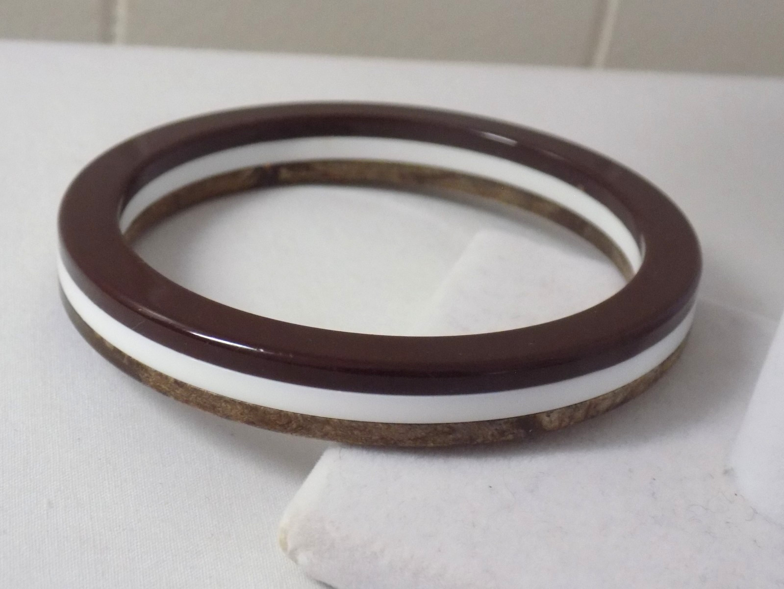 Vintage 1950s-60s Brown & White Laminated Lucite Plastic Bangle Bracelet