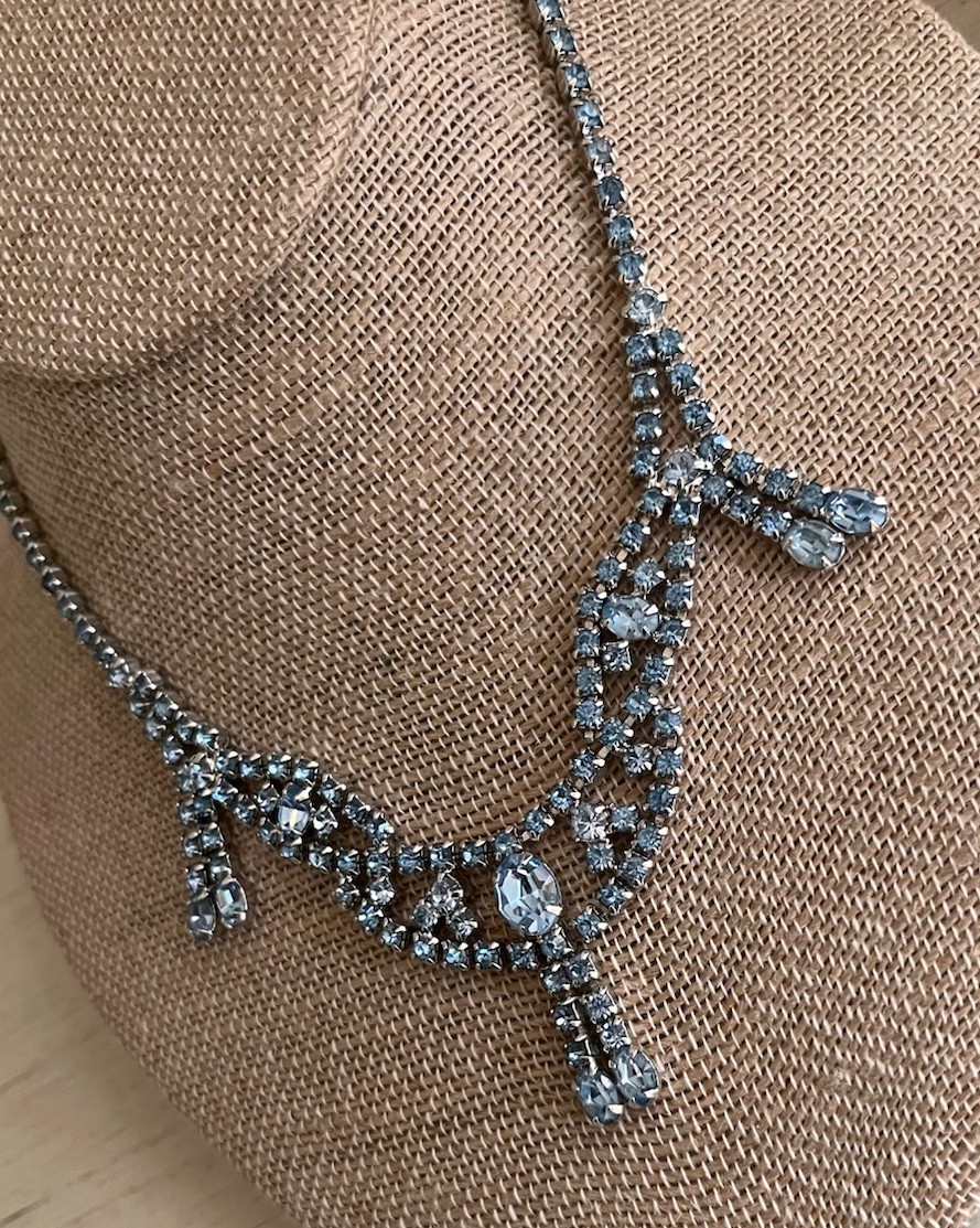 Vintage Weiss Unsigned Light Ice Blue Crystal Silver Chandelier Collar Necklace