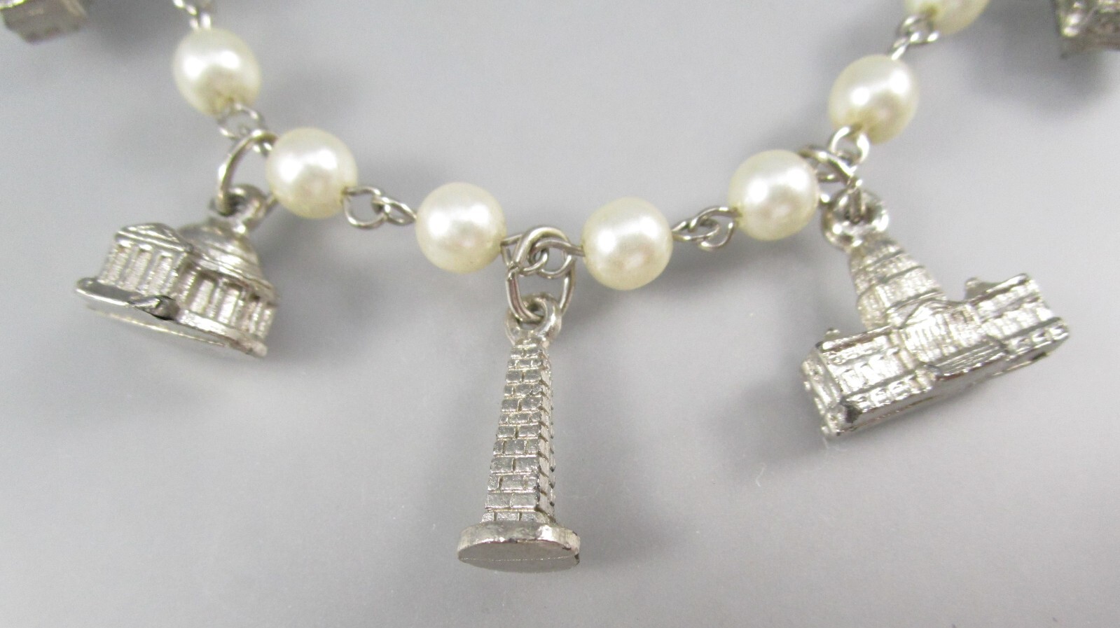 Vtg Washington DC Architecture Buildings Charm Souvenir Bracelet Faux Pearls 815