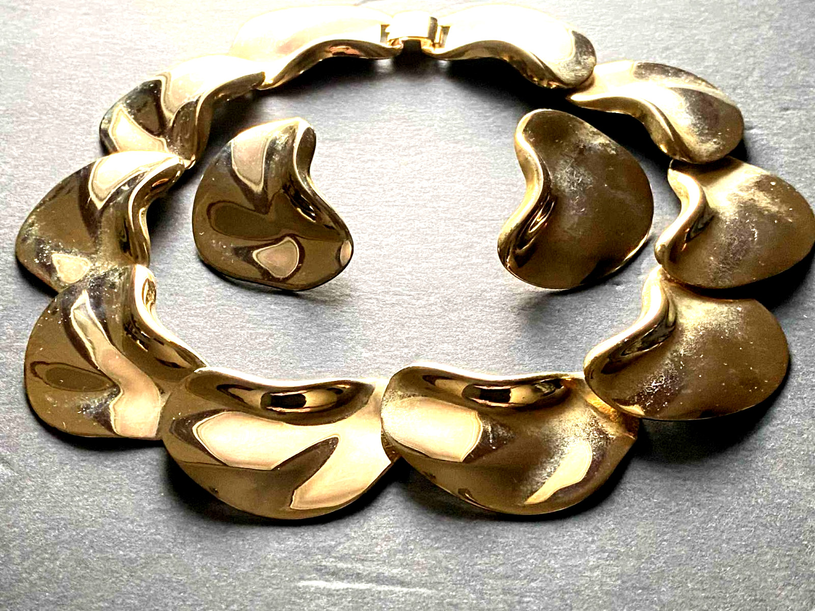 Vintage Gold Tone Shape like a Bean Statement Collar Necklace w/ set of Earrings