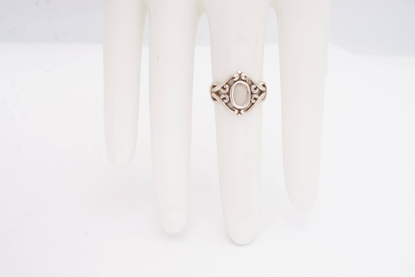Vintage Sterling Silver 925 White Stone Ring Size 5.5 Marsala N6