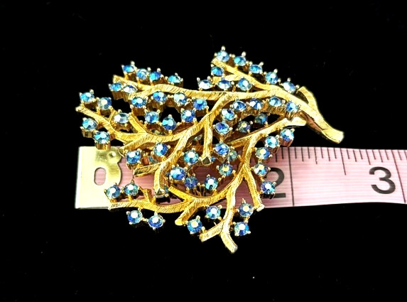 VTG Signed CROWN TRIFARI BLUE AB Rhinestone BRANCH CORAL Motif Pin Brooch 2.5″ L