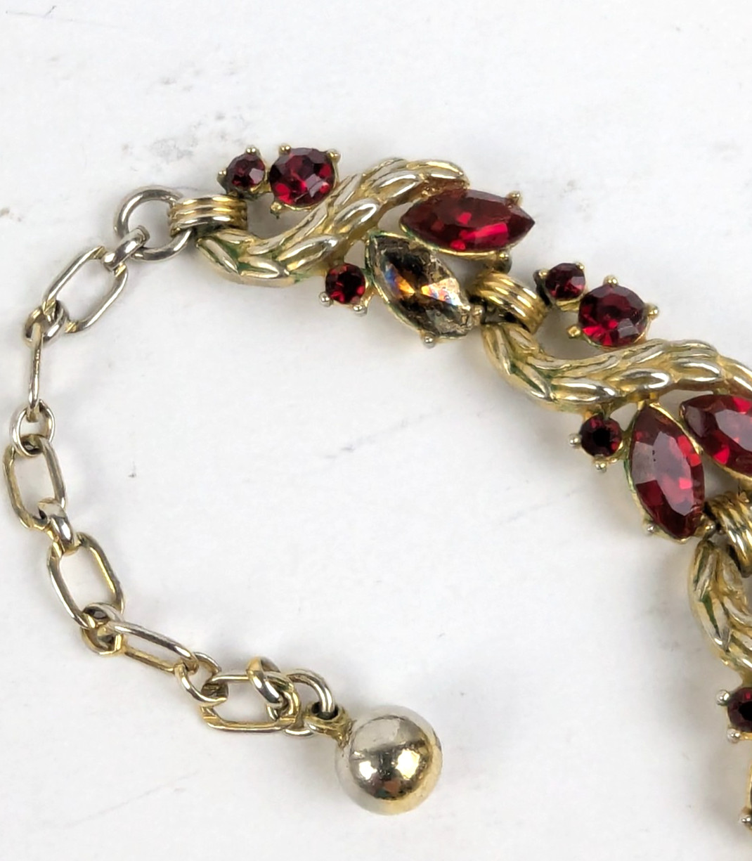 Fabulous Vintage Trifari Gold Plated Ruby Red Rhinestone Necklace 15″ -17″