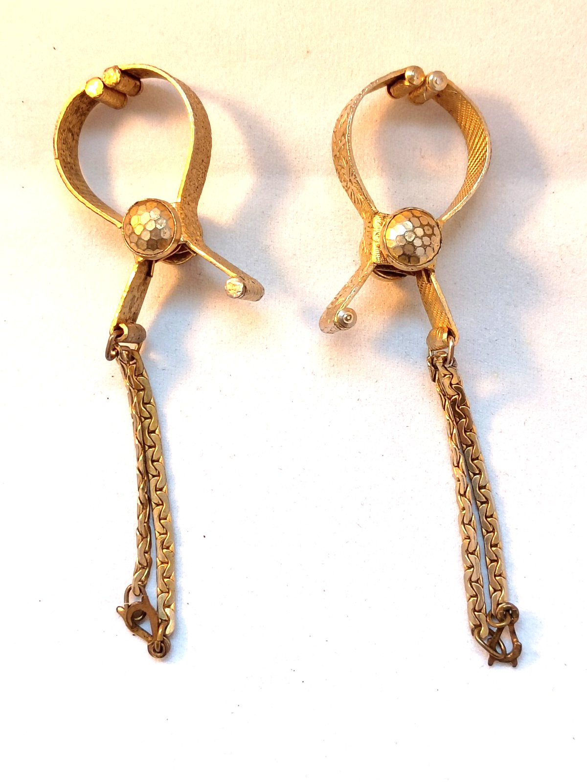 Two Vintage 1950s Gold Tone Glove Clip Purse Ring Holder in Good Condition
