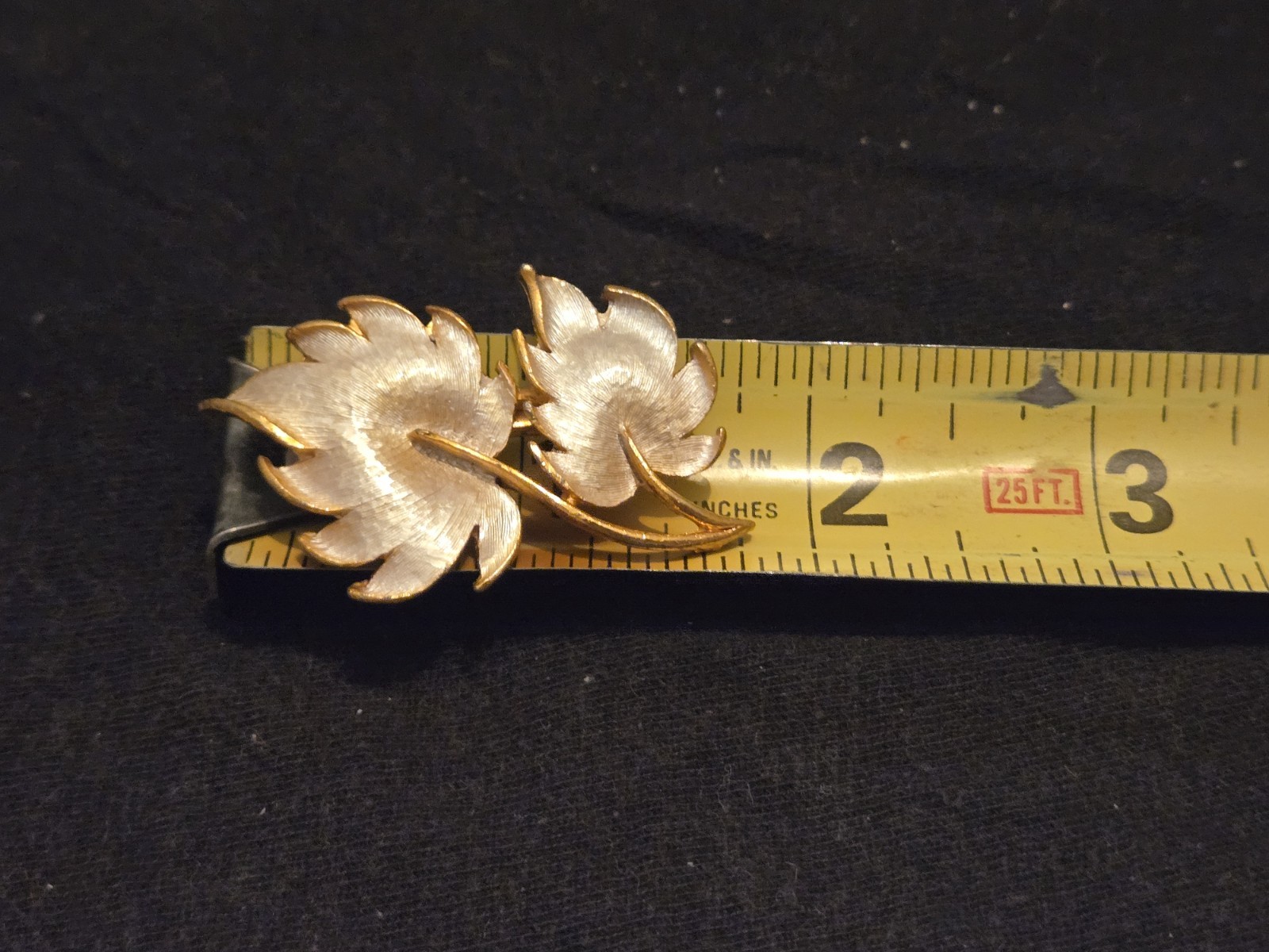 JJ”Jonette Art Nouveau Pin Brooch 2 ivory gold tone Leaves MCM 1.86″ Old Vtg