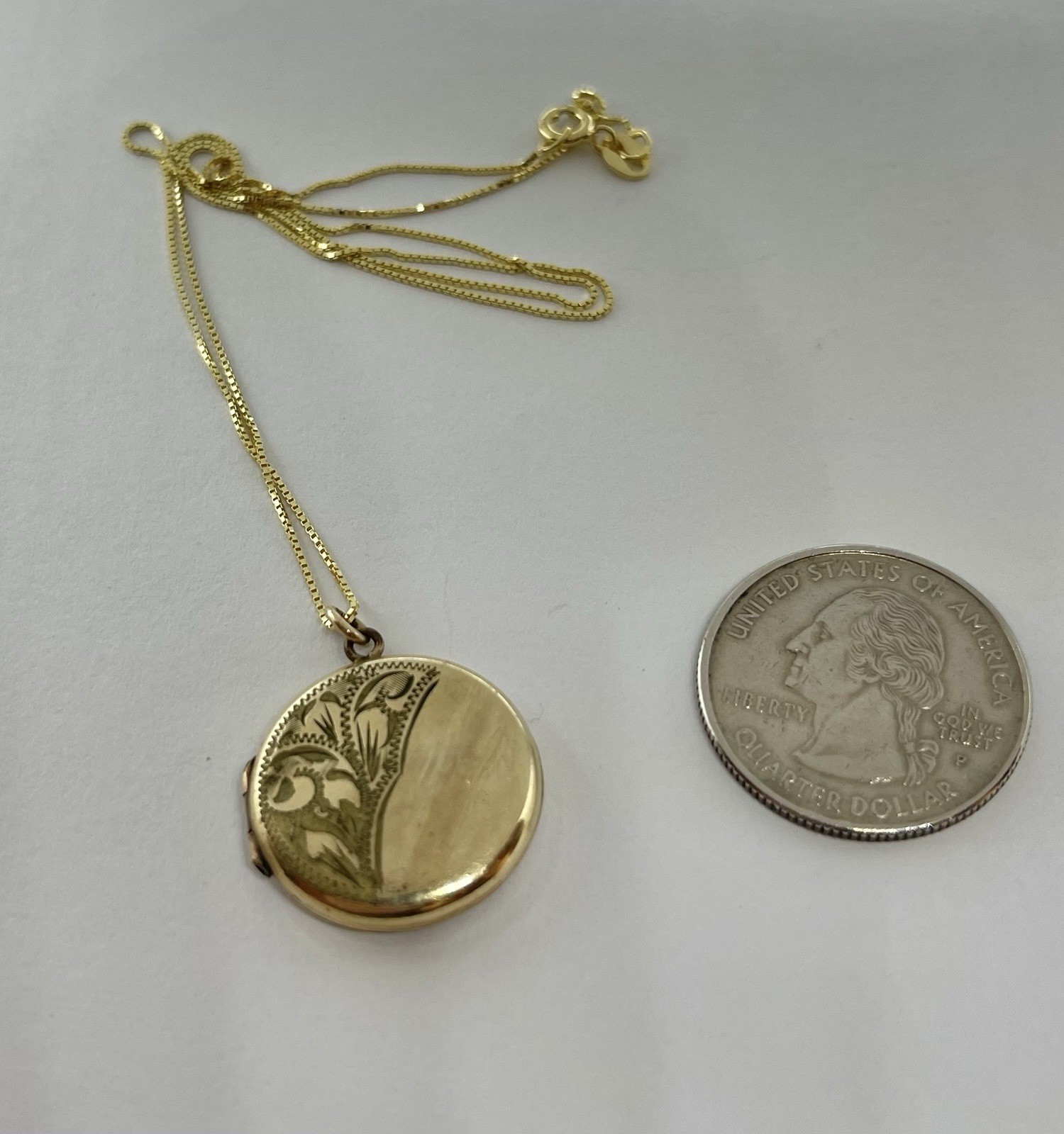 Art Deco Rolled Gold Heart Round Locket Engraved Leaf Fronds Design Pendant