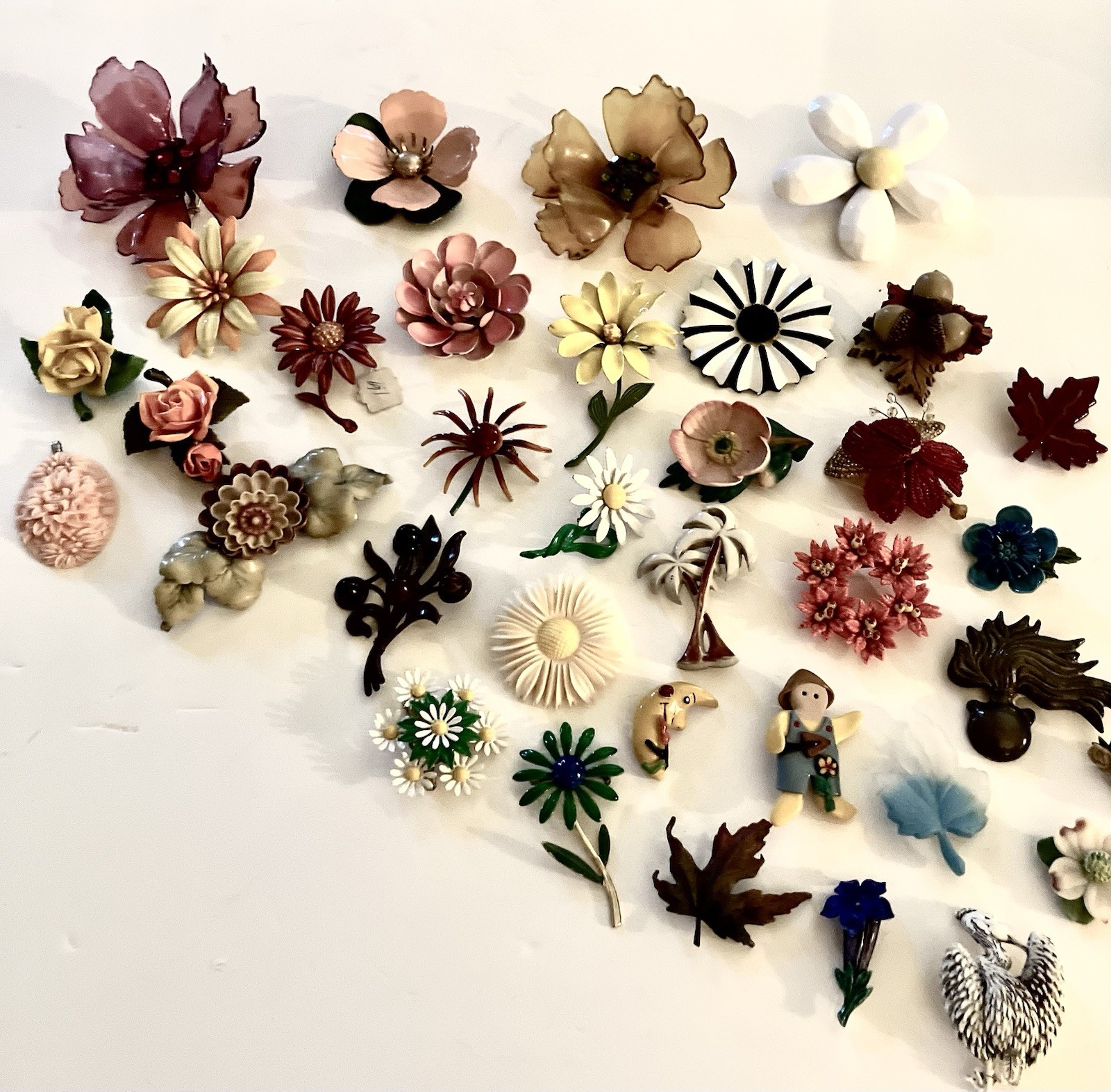 Huge Collection/Lot Vint-Retro Plastic Jewelry/Earrings/Pins/Single-Extra Pieces