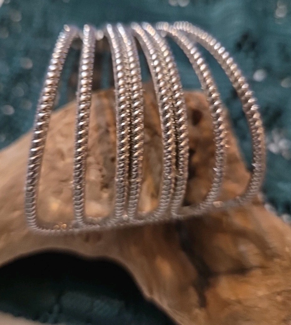 Vtg Silvertone Scalloped Front Opening Hinged Cuff Bracelet 16.51CM 6.5″ V12