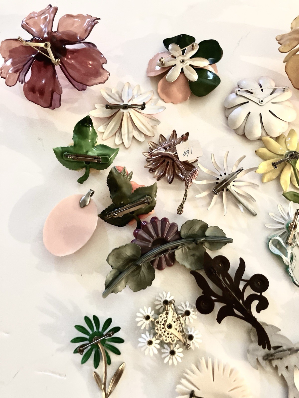 Huge Collection/Lot Vint-Retro Plastic Jewelry/Earrings/Pins/Single-Extra Pieces