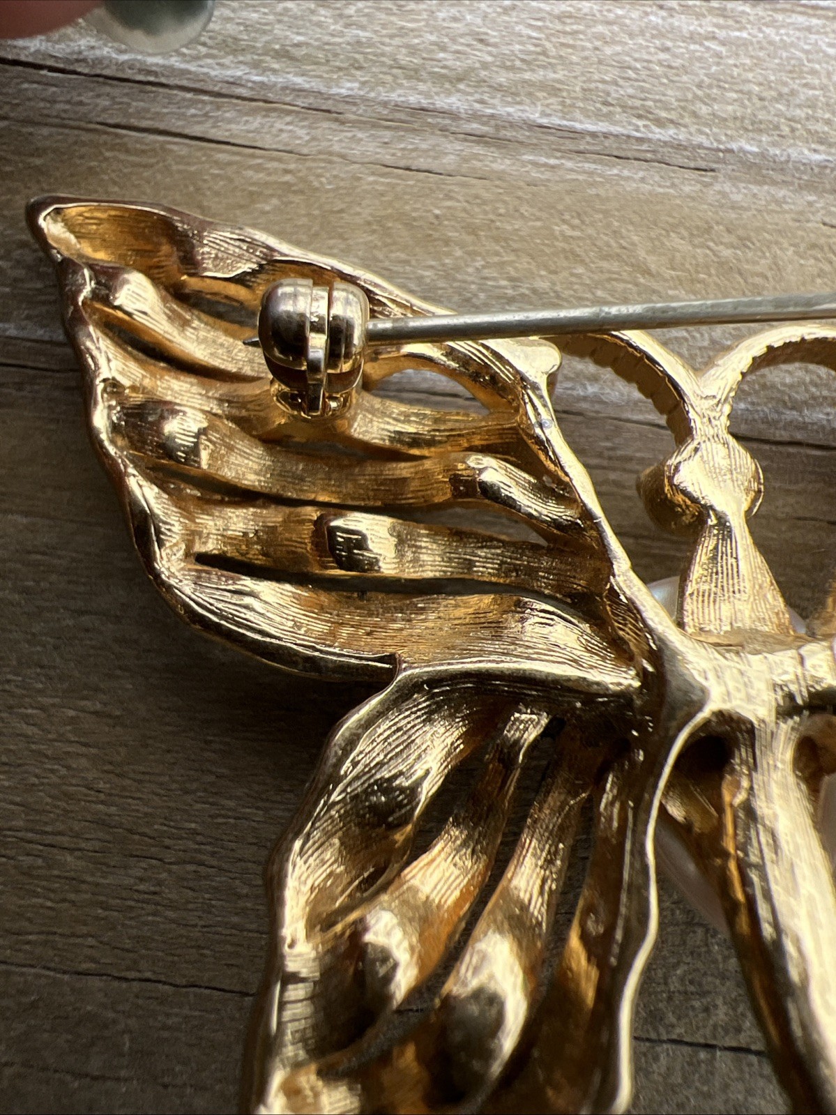 FO Fernando Originals Butterfly Brooch Pin Ribbon Enameled Wings Faux Pearl B5