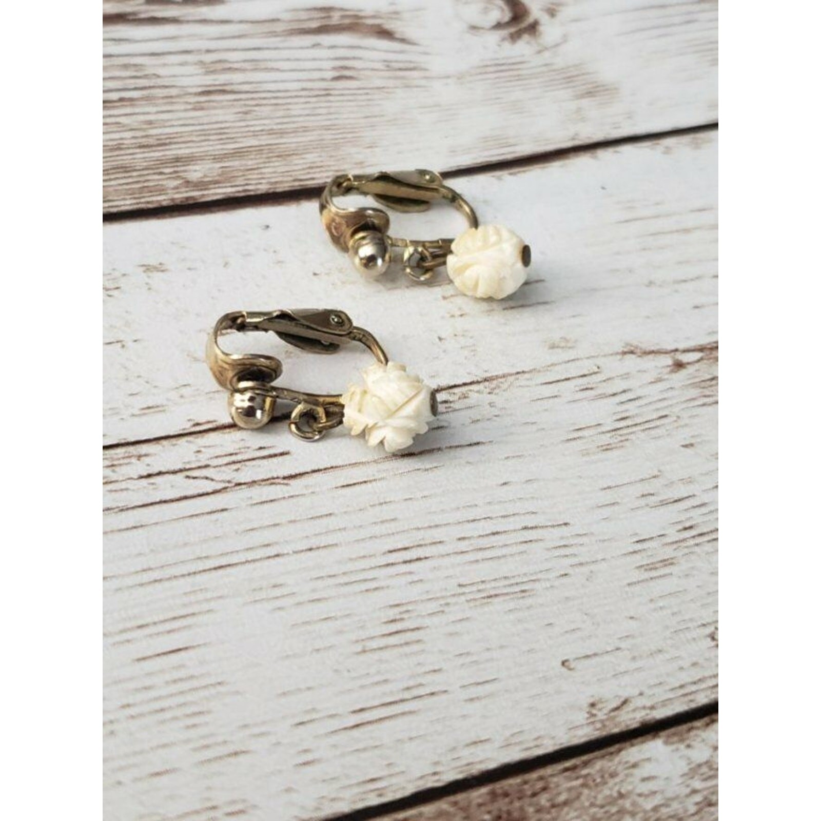 Vintage Clip On Earrings – Dainty Popcorn Like Ball