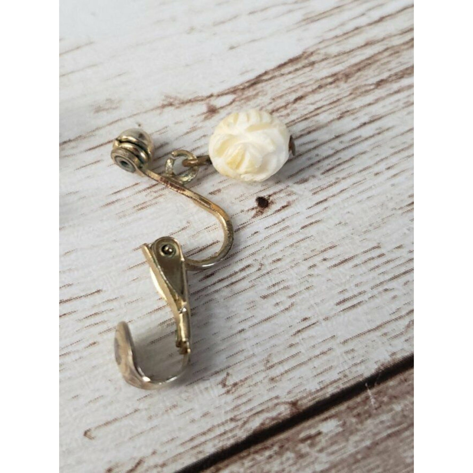 Vintage Clip On Earrings – Dainty Popcorn Like Ball