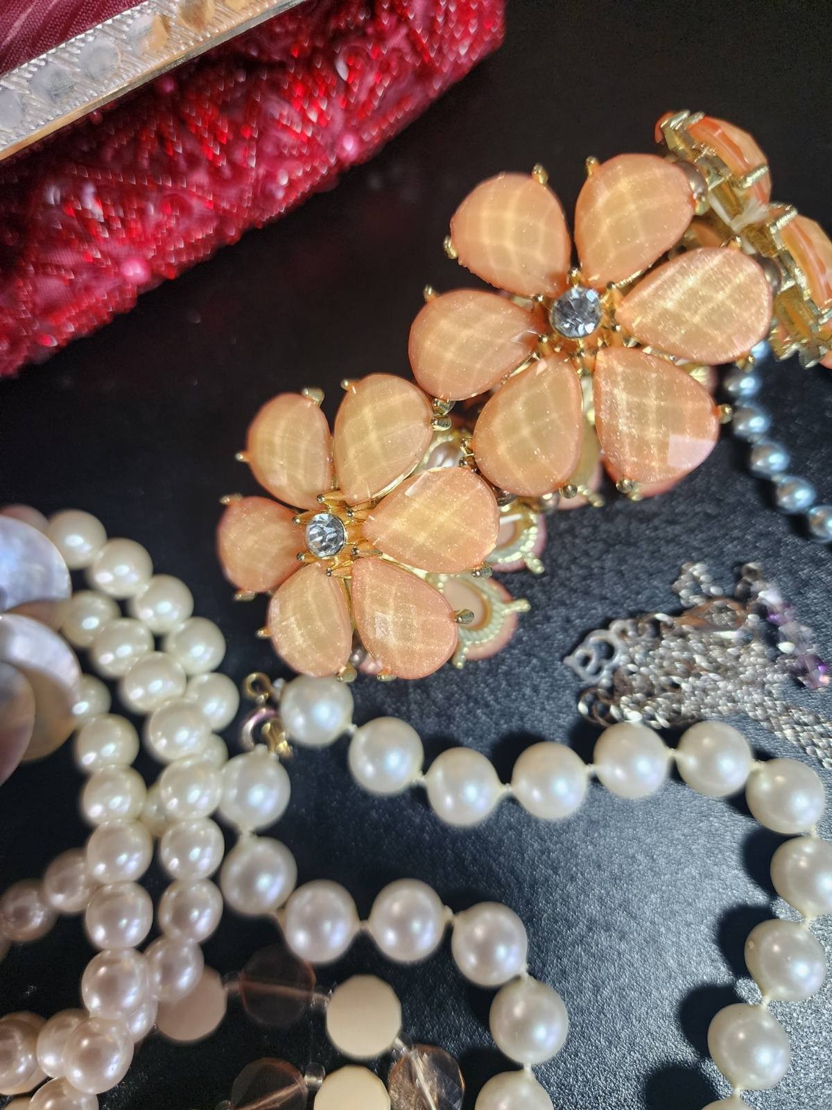 Vintage jewelry set of 26 in vintage purse