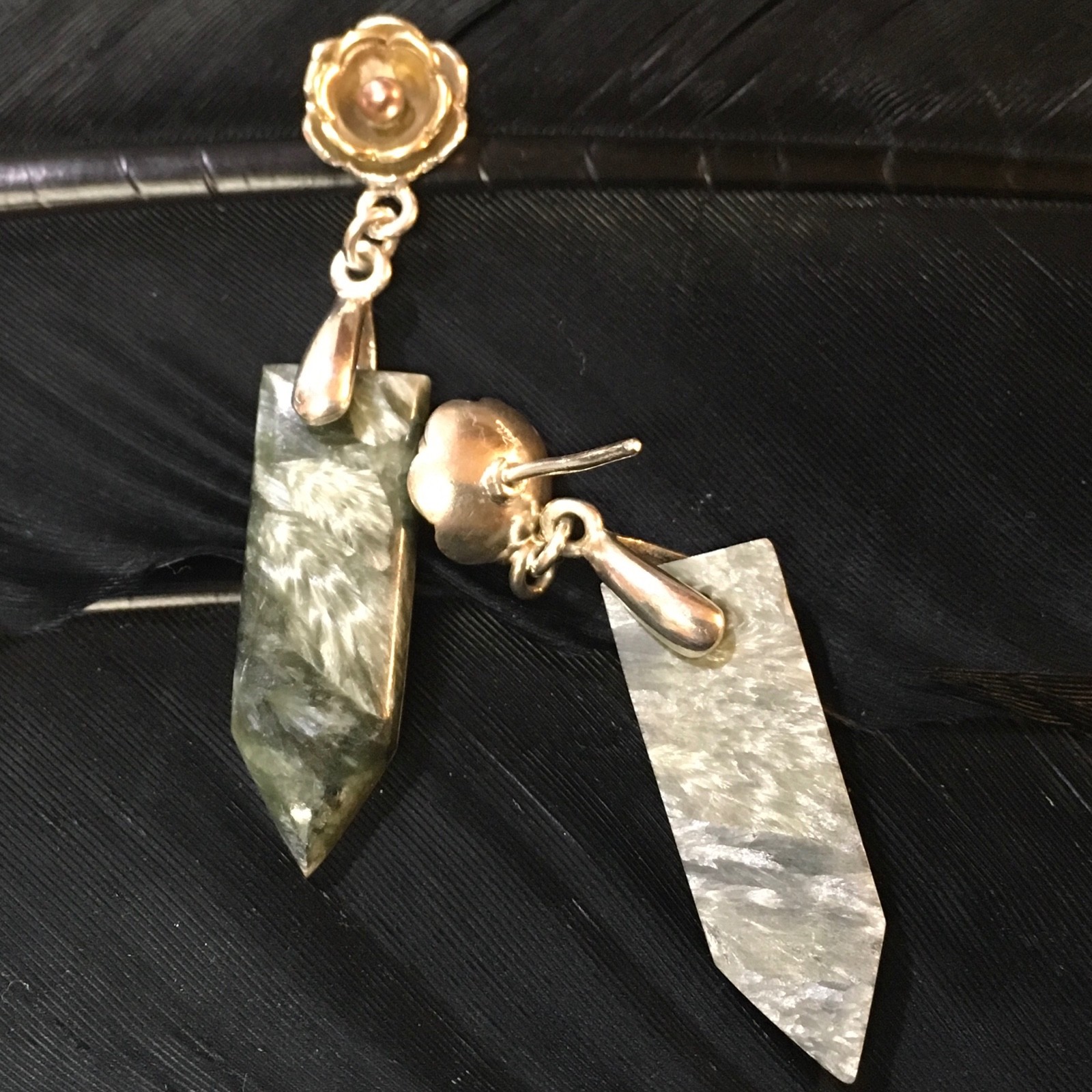 AMAZING ESTATE STERLING SILVER SERAPHINITE VERMEIL FLOWER DETAIL DANGLE EARRINGS
