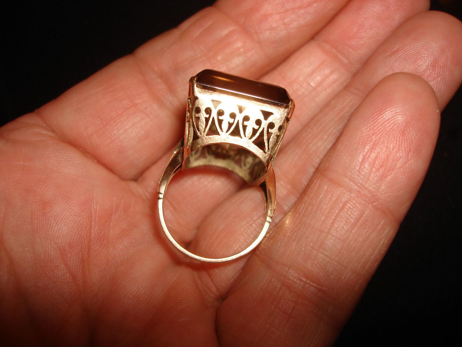 VINTAGE HUGE NICE 14 KARAT YELLOW GOLD HUGE EMERALD CUT SMOKEY QUARTZ RING 9