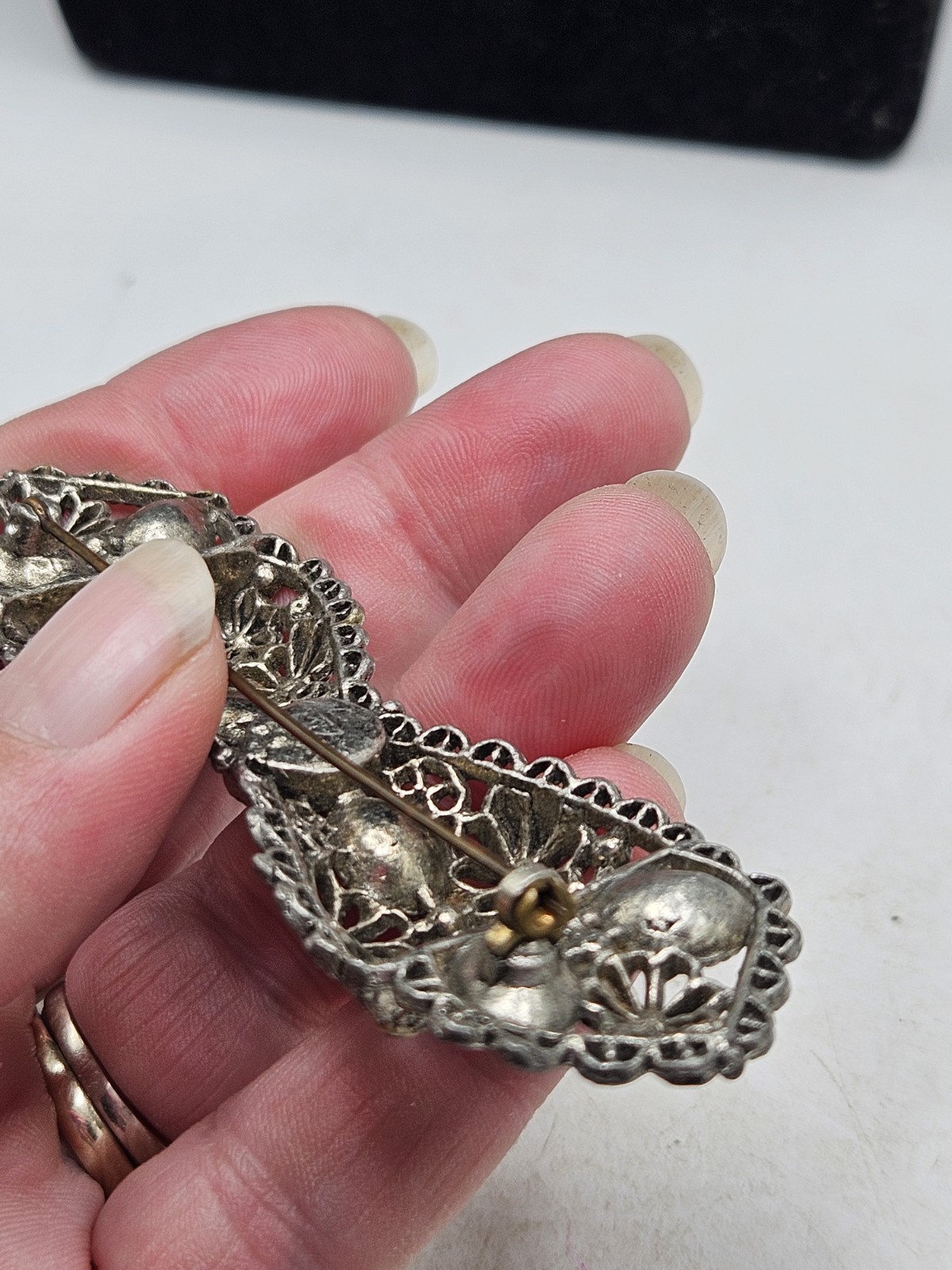 Vintage New England Glass Works (?) Green Rhinestone And Filligree Bow Brooch,