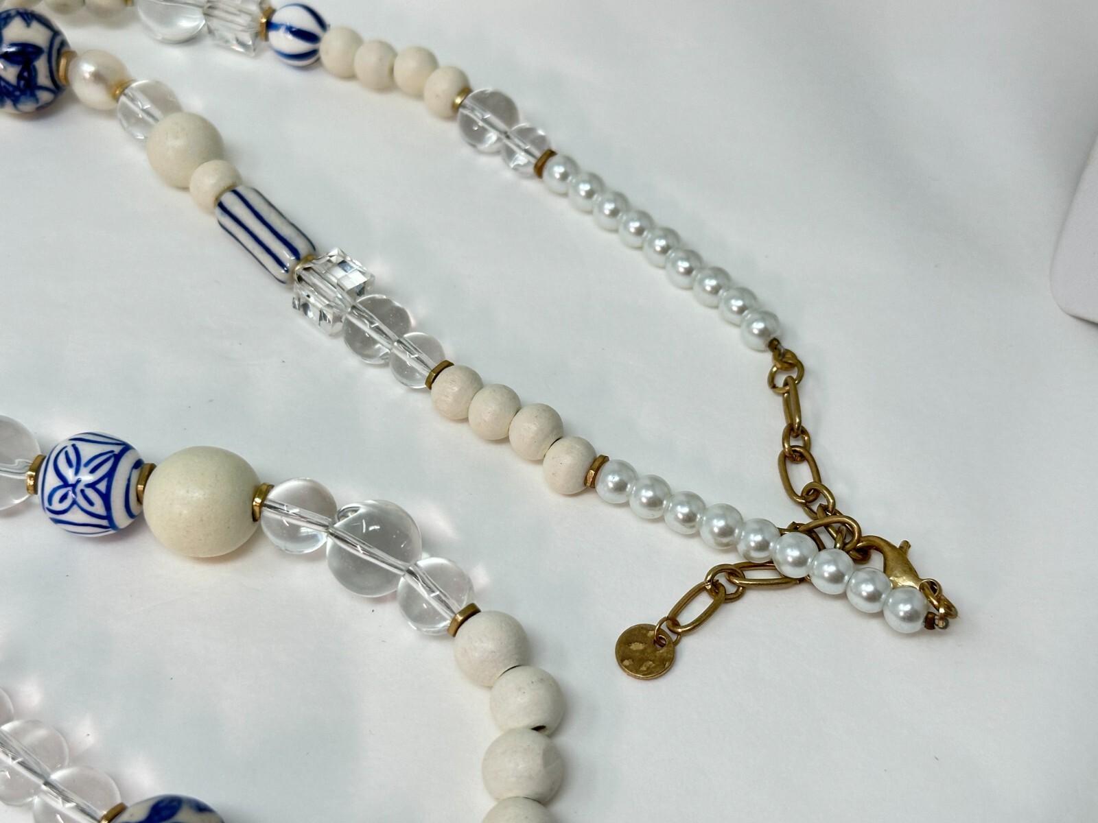 Vintage Goldtone Blue White Ceramic White Wood Clear Lucite Beaded 35″ Necklace