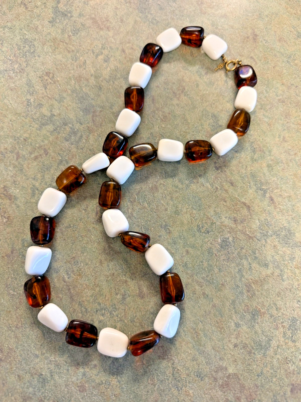 Vintage brown and white thermoset bakelite or lucite 24″ necklace Crown Trifari