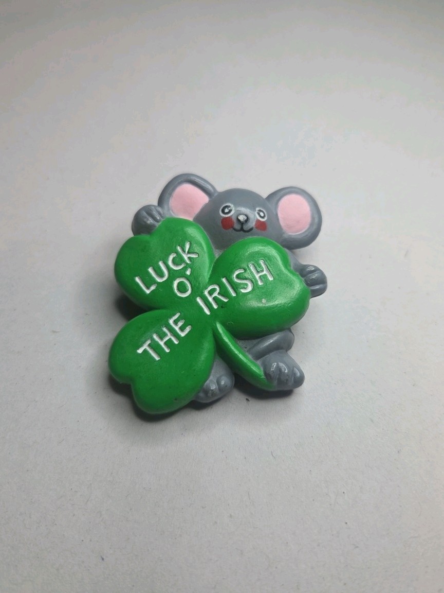 Vintage Fun World Luck Of The Irish St Patrick’s 2″ Brooch Pin Jewelry Mouse