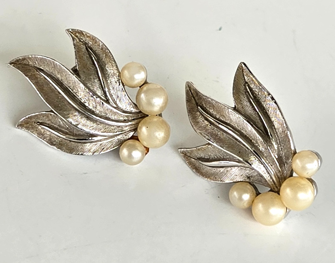 Vintage Trifari Faux Pearl Leaf Design Silver Tone Clip Earrings 1-1/8″