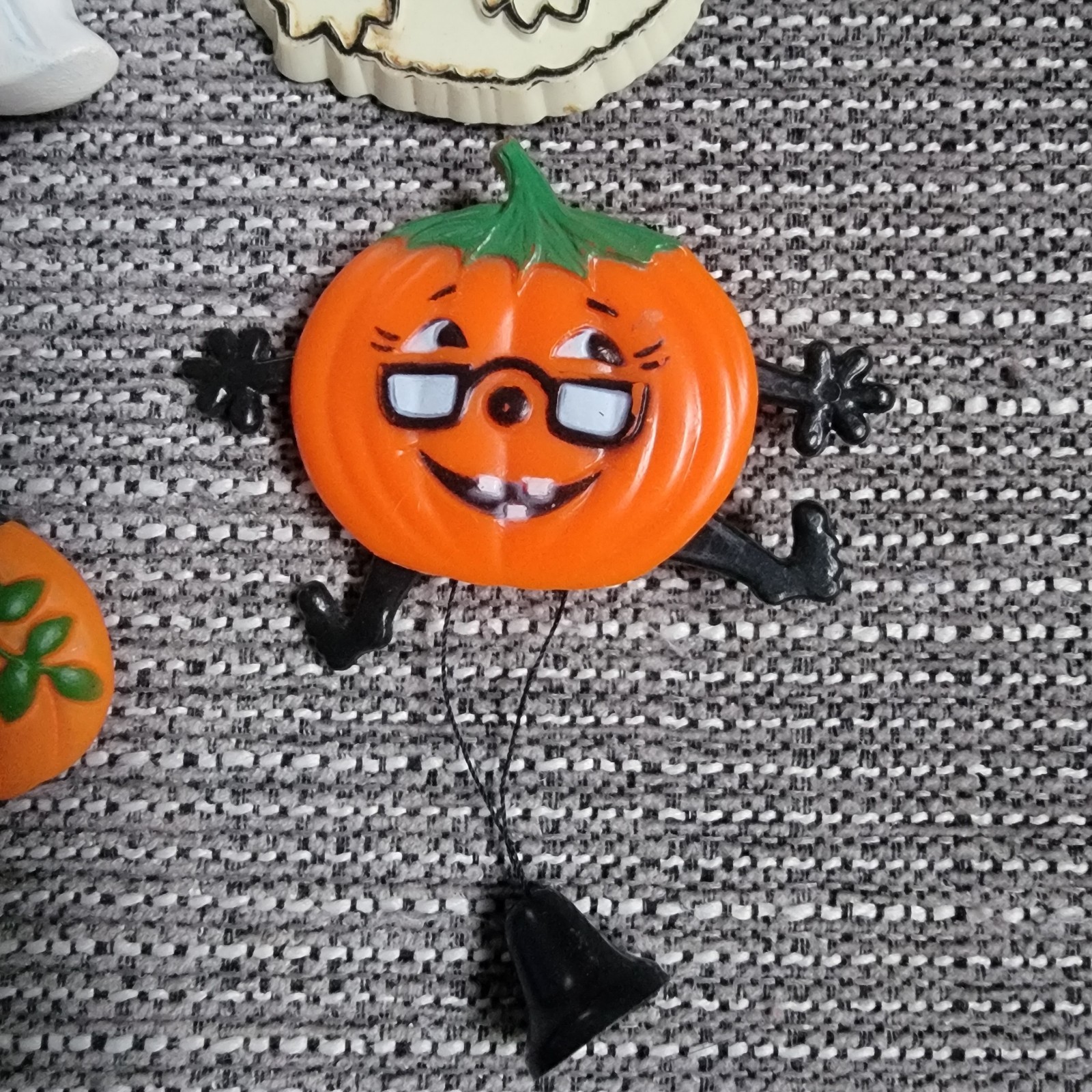 Vintage Halloween Pin Lot Pull String Jack O Lantern Ghost Hallmark Fun World