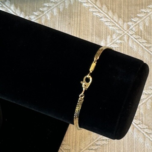 Vintage Monet Gold Tone Herringbone Chain Sister Clasp Bracelet 8”