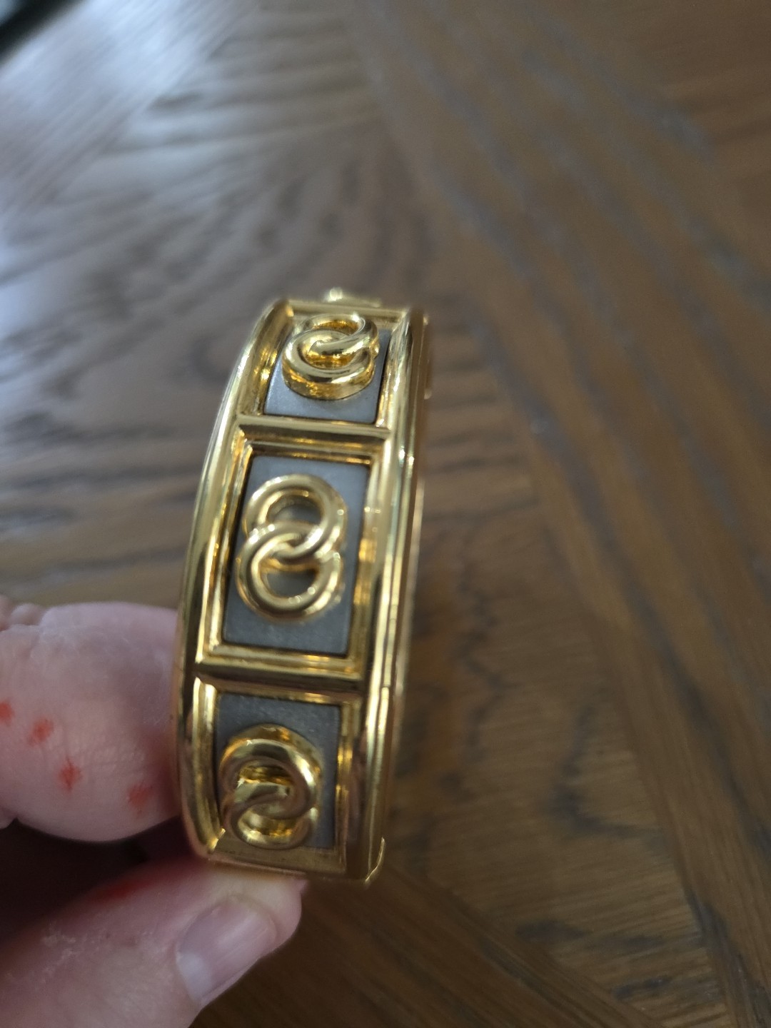 Vtg Gold Toned Hinged Mid Century Bangle Bracelet W/twin Ring Design. See Pics