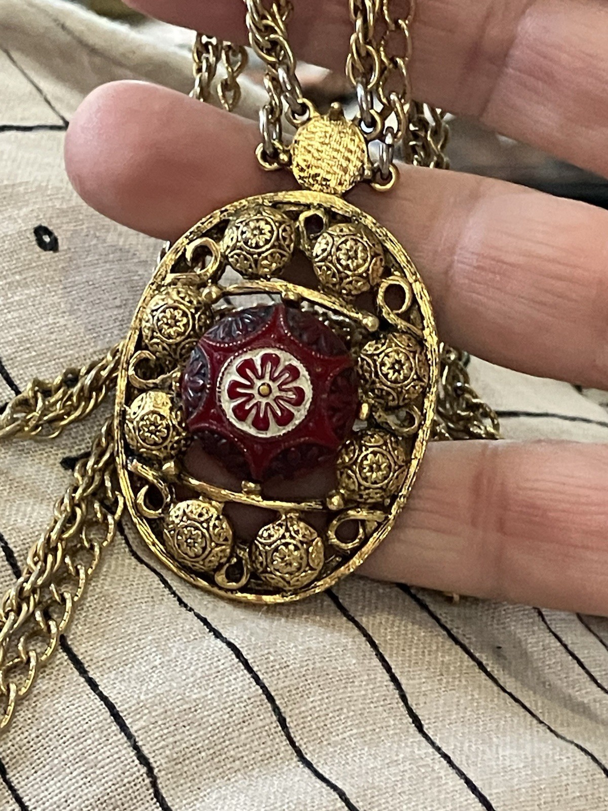 Celebrity NY double chain Pendant Necklace gold tone red bead center 22 Inches