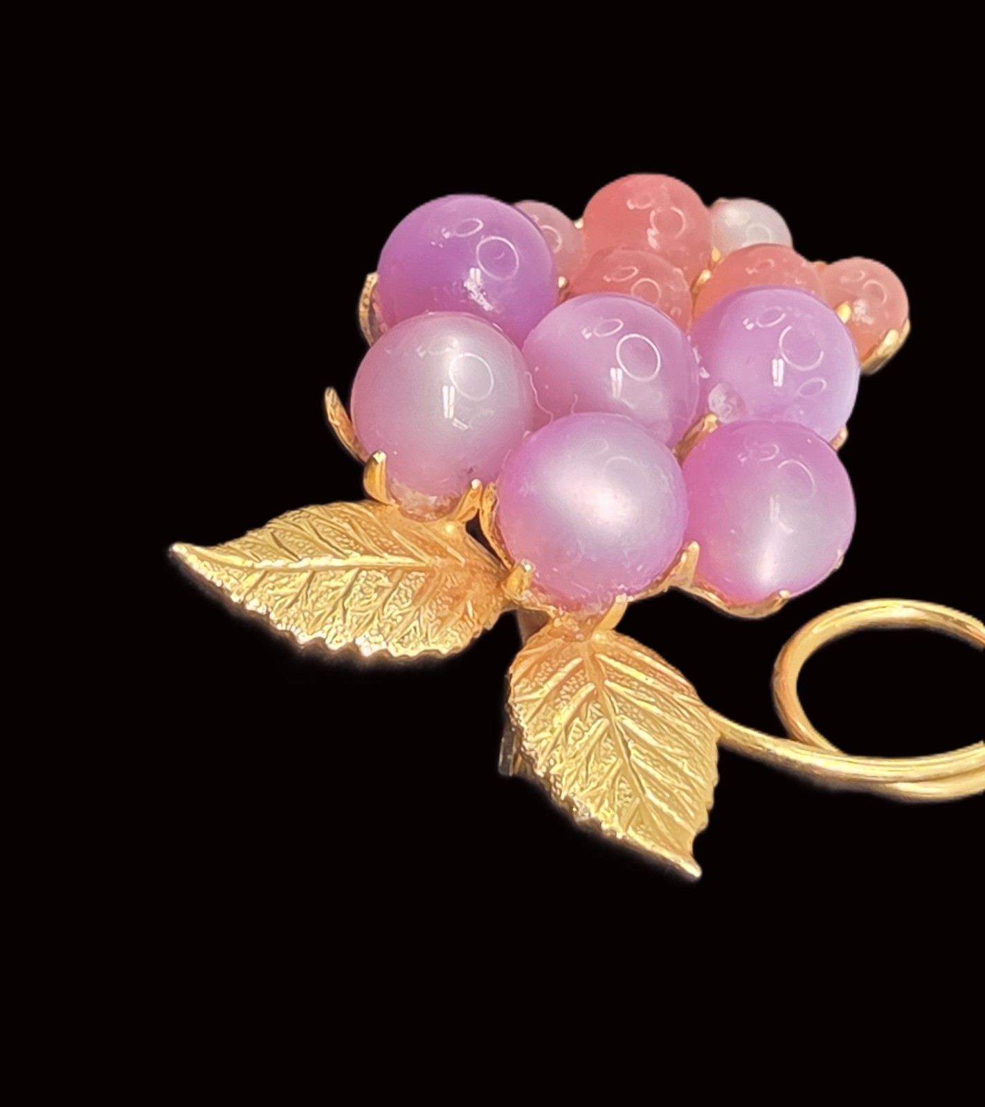 Vntg Bunch of Grapes Brooch, Unsigned, Pink Purple Acrylic, Gold Tone