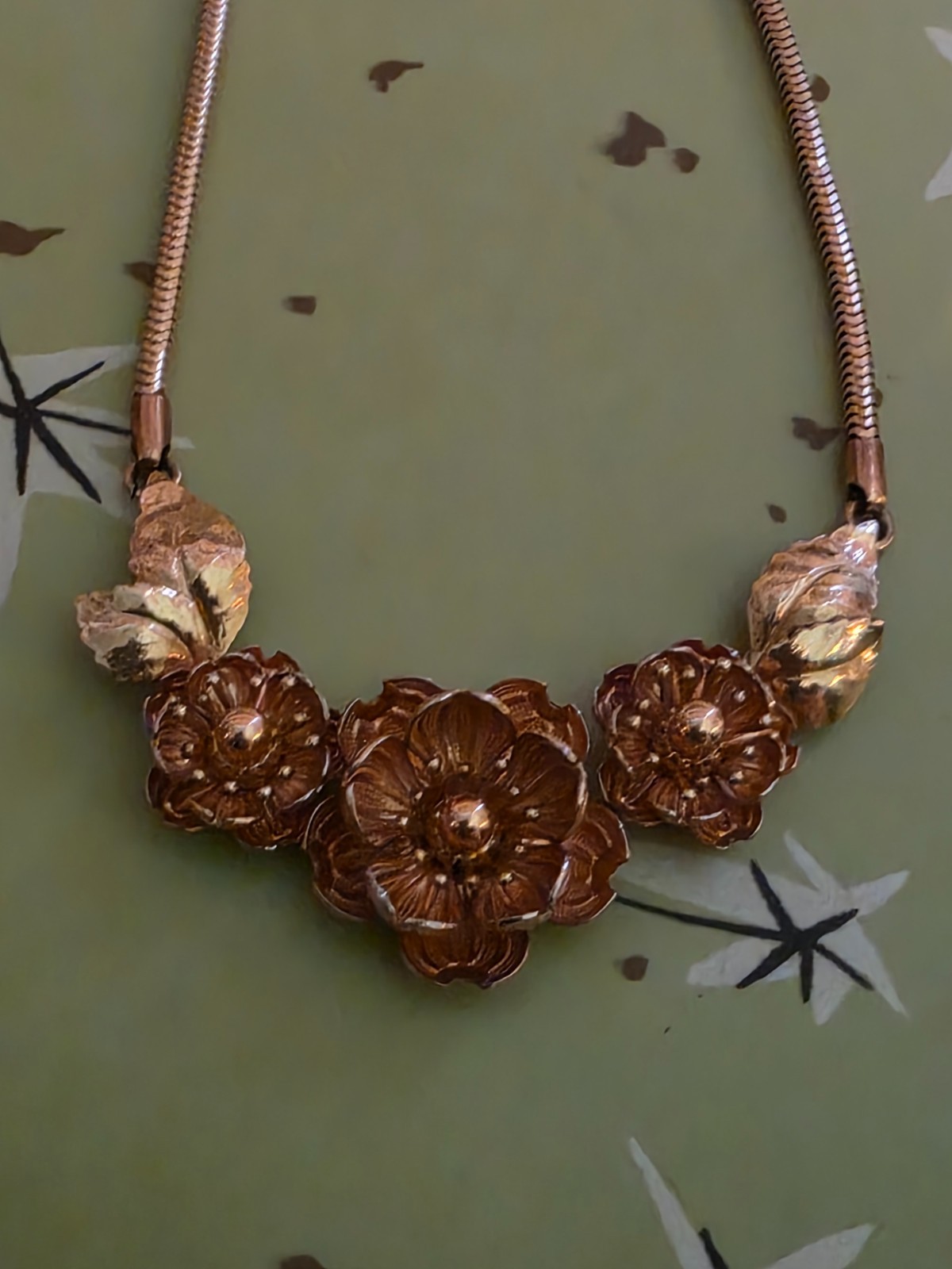 Vintage Krementz Signed 2 Tone Rose/Gold Dainty Flower Leaves Choker Necklace