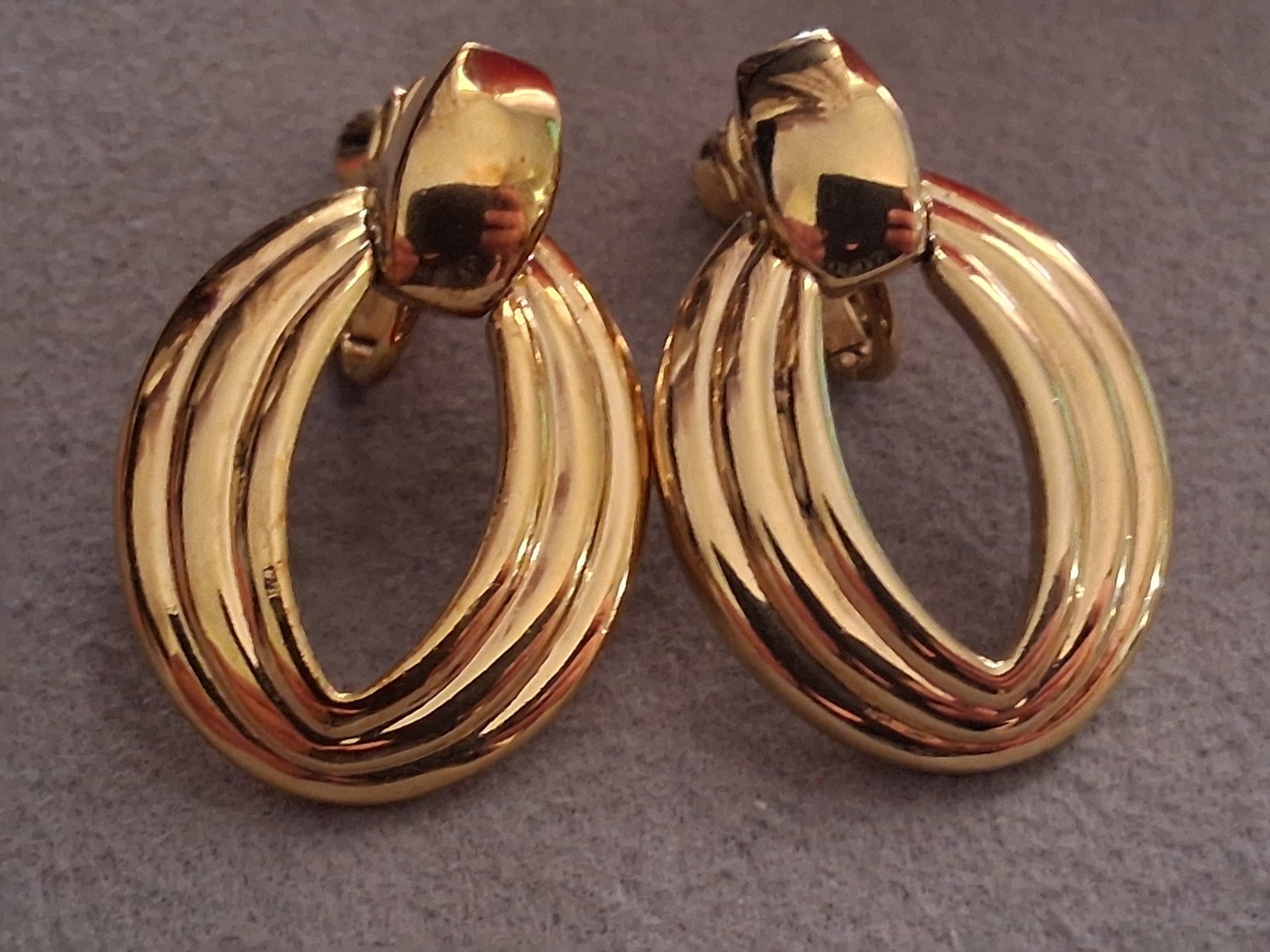Vintage triple ridge loop door-knocker adjustable clip-on earrings, gold-tone
