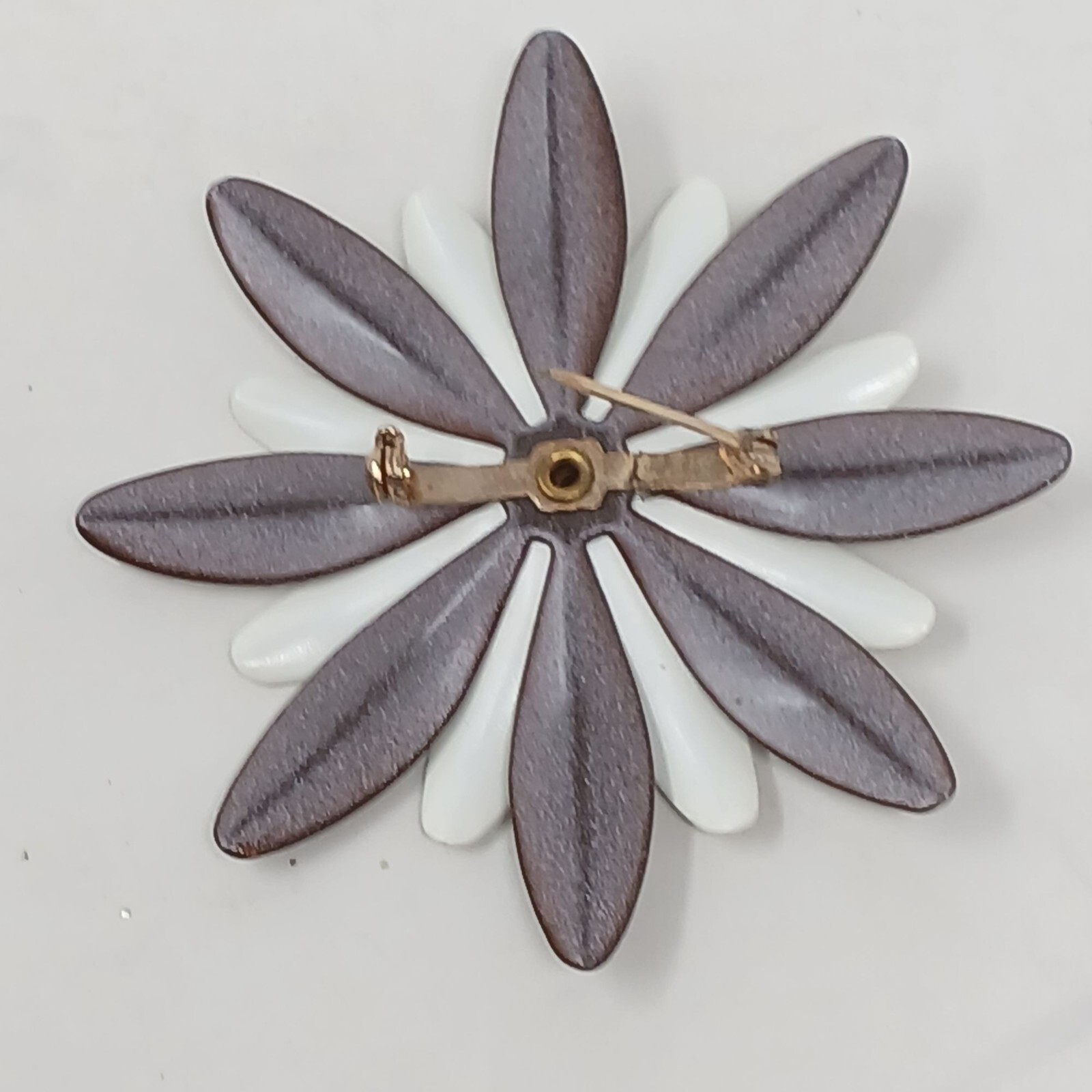 Vintage Brown & White Daisy Flower Brooch Mod Enamel Metal #G-3