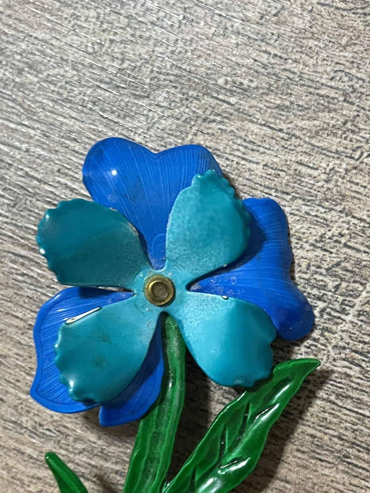 Vtg Brooch Enamel Large Flower Pin Blue 3D Poppy w yellow center 2″ Flower O14