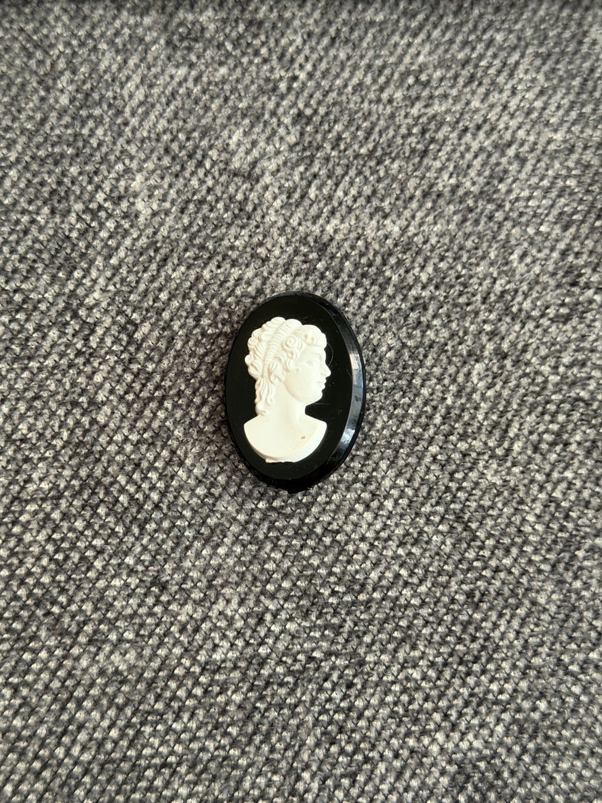 Vntg Black & White Celluloid Plastic Cameo Woman Bust Costume Jewelry Brooch Pin